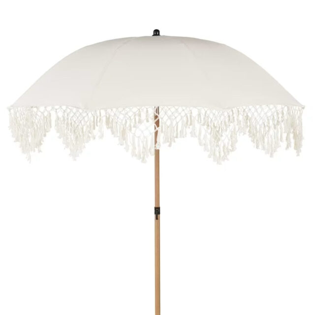 Ombrellone in tessuto beige con frange dm 180
